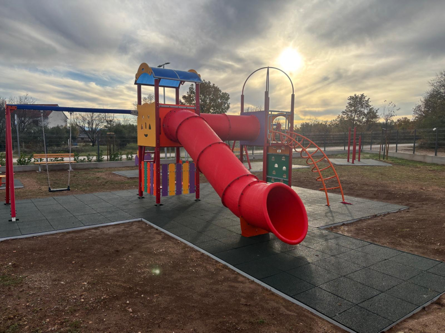 Zavr&scaron;en projekt izgradnje dječjeg igrali&scaron;ta u mjestu Bila Vlaka